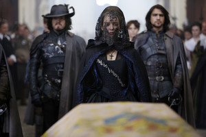  क्वीन anne with athos and d'artagnan