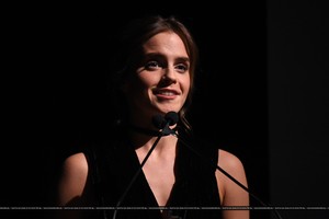  Emma Watson attends at the MoMA Film Benefit presented sa pamamagitan ng CHANEL, A Tribute To Tom Hanks