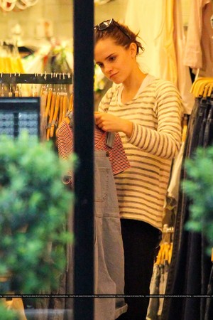  Emma Watson shopping in NYC [June 12, 2013]