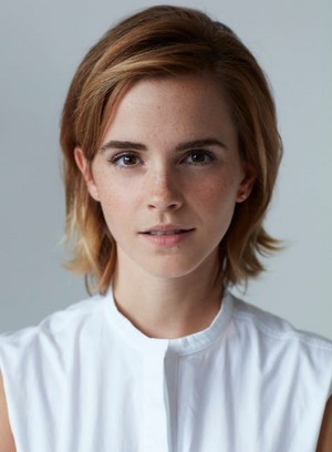  Emma Watson switches talent agencies