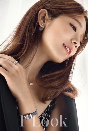 Park Shin Hye for '1st Look'