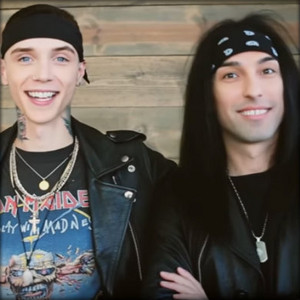  APTV Behind The Scenes of The BLACK VEIL BRIDES Cover Shoot, andy biersack, christian coma