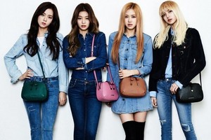Black Pink rock a variety of bags as muses for 'St. Scott'