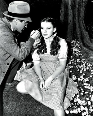  Judy Garland on the Set of Wizard of Oz