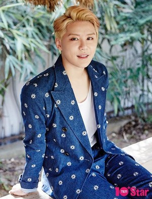  Junsu is a blond babe for '10 Star'