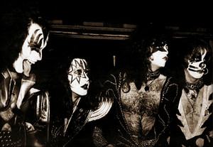  吻乐队（Kiss） ~Jersey City, New Jersey...July 10, 1976