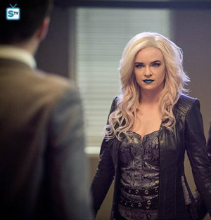  Killer Frost in "Welcome to Earth-2"