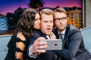  Nina Dobrev at The Late tampil With James Corden