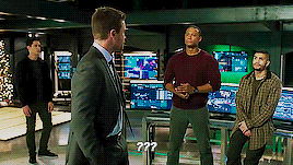  Oliver Queen being utterly confused bởi Felicity Smoak