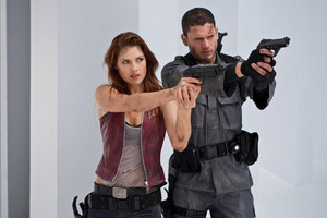  Resident Evil: Afterlife - Claire and Chris