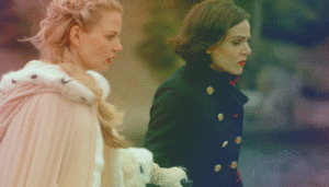  TL hand holding (Swan Queen Edition)