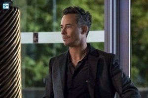  The Flash - Episode 3.10 - Borrowing Problems From The Future - Promo Pics