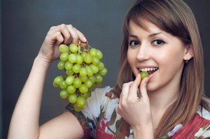 eating grapes