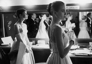  Audrey Hepburn and Grace Kelly At The Oscars 1956
