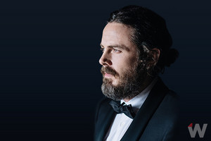  Casey Affleck - The लपेटें Photoshoot - 2017