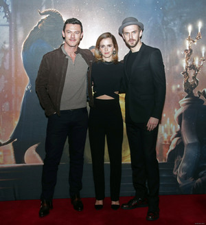  Emma Watson at the 'Beauty and the Beast' Londres photocall