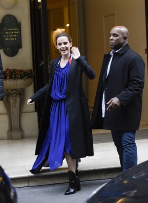  Emma Watson leaving hotel Le Meurice in Paris [February 20, 2017]