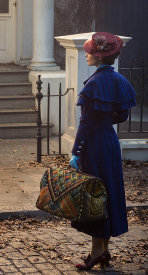  First Look at Emily Blunt as Mary Poppins in "Mary Poppins Returns"