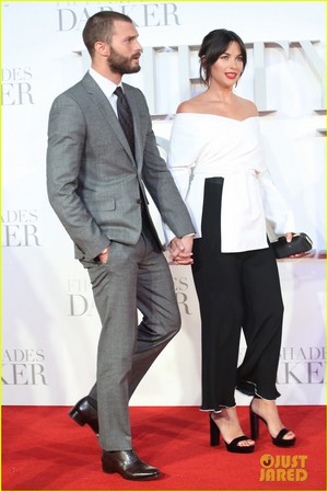  Jamie Dornan and Wife Amelia Warner Look So In Liebe at 'Fifty Shades Darker' London Premiere!