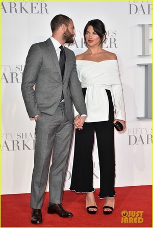 Jamie Dornan and Wife Amelia Warner Look So In 사랑 at 'Fifty Shades Darker' 런던 Premiere!