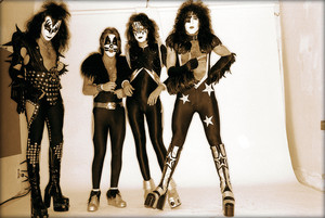 吻乐队（Kiss） ~Los Angeles, California…May 30, 1975