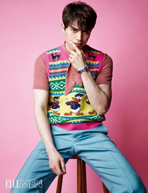  Lee Dong Wook graces the cover of Hong Kong's 'Elle Men'