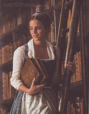  New pic of Emma Watson in 'Beauty and the Beast'