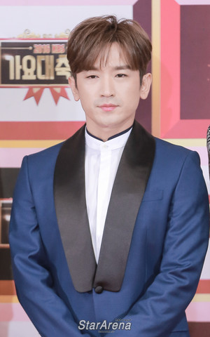  Shinhwa at 2016 KBS Song Festival Red Carpet