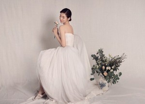 Suzy turns into a stunning bride for 'Didier Dubot'