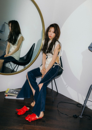  Taeyeon is effortlessly stunning in 더 많이 teaser 이미지 for 'My Voice'