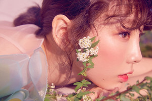  [Teaser Photo] Taeyeon - Make Me प्यार आप @ 'My Voice' Deluxe Edition