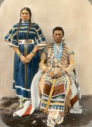  Blackfoot couple ~Montana (Early 1900s) bởi Walter McClintock