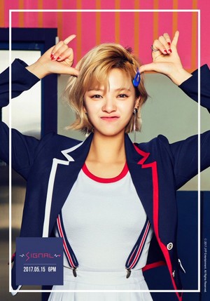  Jeongyeon's teaser image for 'Signal'
