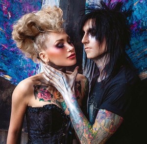  Jake Pitts and インナ Logvin