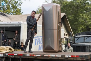 Jeffrey Dean مورگن as Negan in 7x16 'The First دن of the Rest of Your Lives'