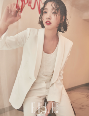  Kim Go Eun Elle Magazine March Issue 17