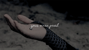  Peeta/Katniss Gif - Catching brand