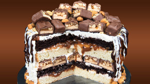  Snickers 캔디 Bar Cake