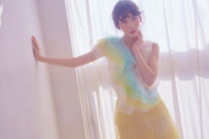 Taeyeon teaser images for 'Make Me Love You'