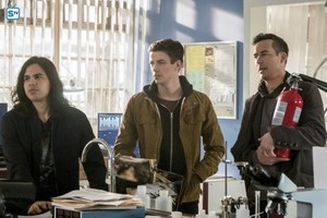  The Flash - Episode 3.20 - I Know Who Ты Are - Promo Pics