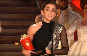 Emma at the 2017 音乐电视 Movie Awards