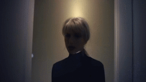  Hayley at 'Told bạn So' [Music Video][GIFS]