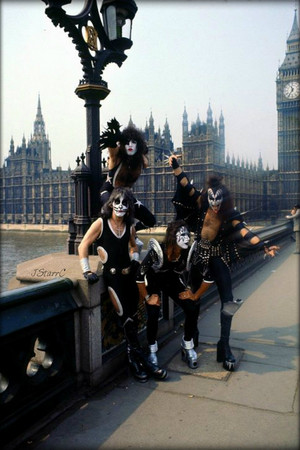  吻乐队（Kiss） ~London, England...May 10, 1976 (Westminster Bridge)