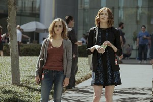  New pics of Emma Watson in 'The Circle'