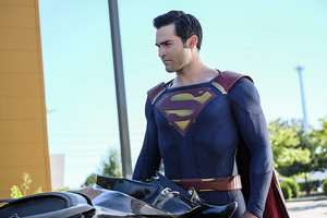  Tyler Hoechlin as Clark Kent/Superman in Supergirl - The Last Children of Krypton (2x02)