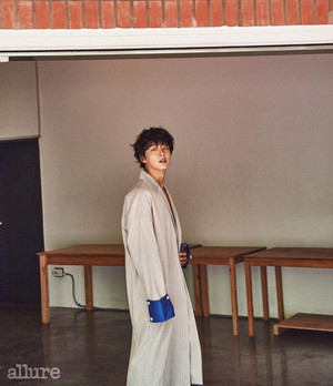  YOON SI YOON FOR JUNE ALLURE