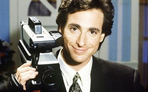  Bob Saget holding a caméscope