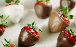  tsokolate covered strawberries