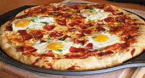  Egg and bacon, toucinho pizza