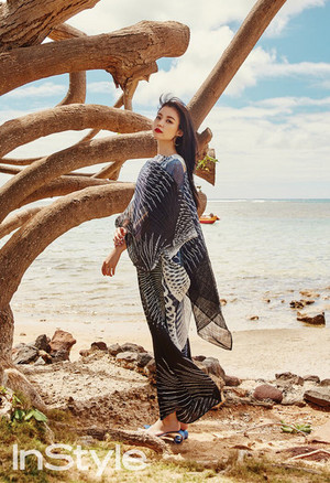  HAN HYO JOO TRAVELS TO HAWAII FOR JULY 2017 INSTYLE